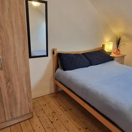Spacious Riverside 2bd Mid - Above Bar&venue Lejlighed